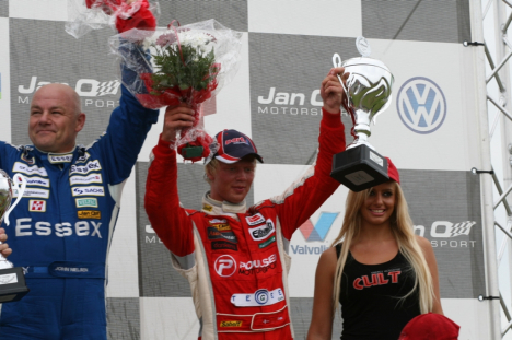 DTC vinder John Nielsen sammen med debutanten Nicki Thiim der sluttede på 2. pladsen.
(Foto: Spider-Web.dk)